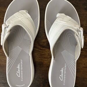 Clarks Women's Cream Sandals